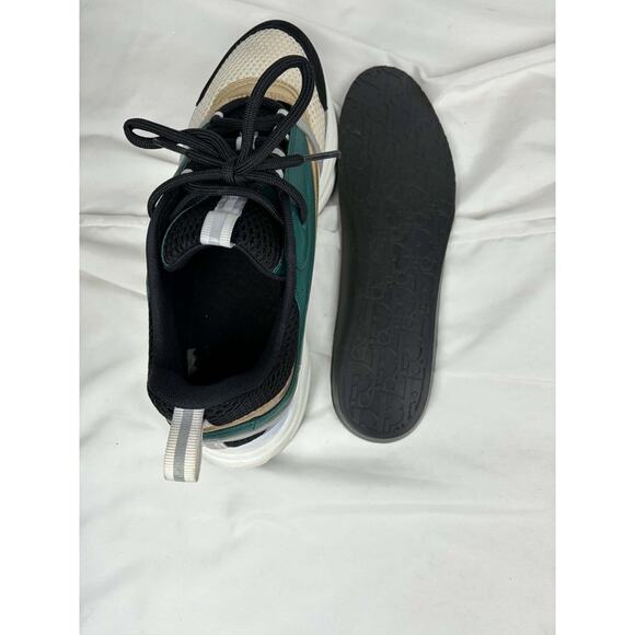 The Dior B22 in the Green/White/Black colorway US M-12 SPB JA-364075 main image 6